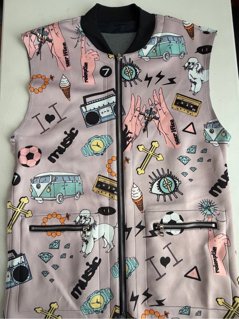 🩷🖤💎YESSTYLE Pink Graffiti Print Tunic Vest